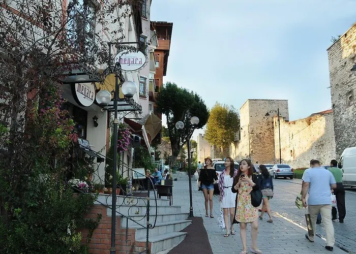 Megara Palace - Old 3*