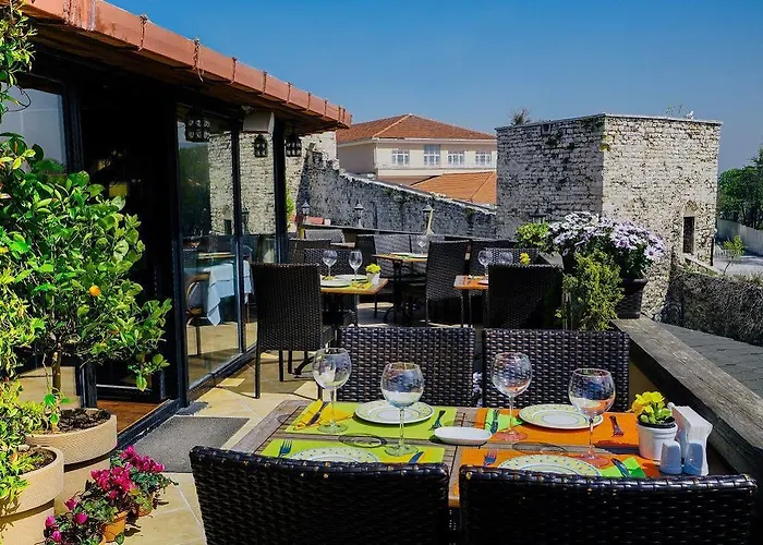 Megara Palace - Old 3*