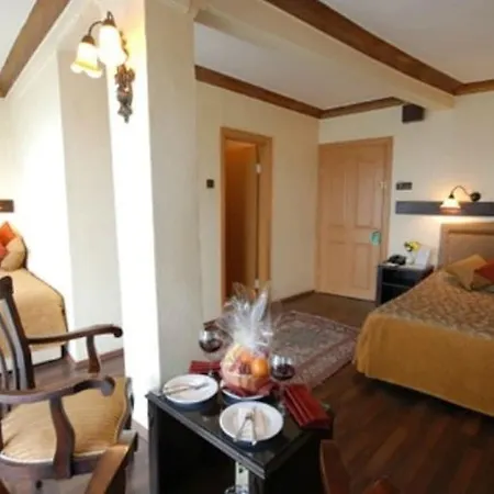מלון Megara Palace - Old 3*