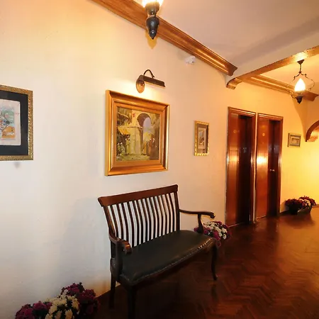 מלון Megara Palace - Old 3*