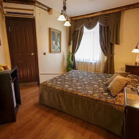 Megara Palace - Old